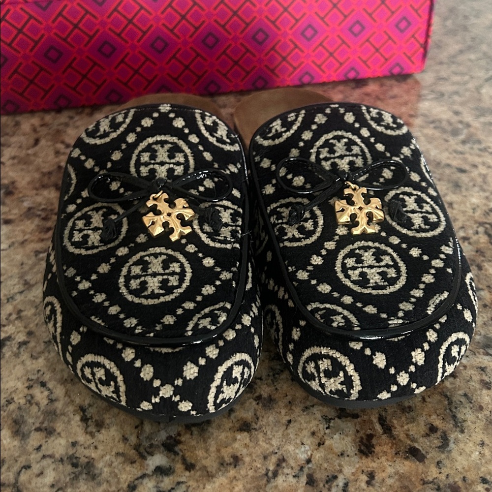 New Tory Burch monogram mules with charm - Picture 11 of 11